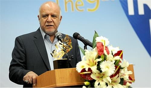 12 طرح پتروشیمی امسال راه اندازی می‌شود/ توسعه صنایع تکمیلی مهمترین برنامه سال 95