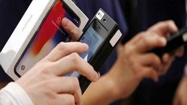 آغاز ترخیص محموله‌های جدید موبایل از گمرک