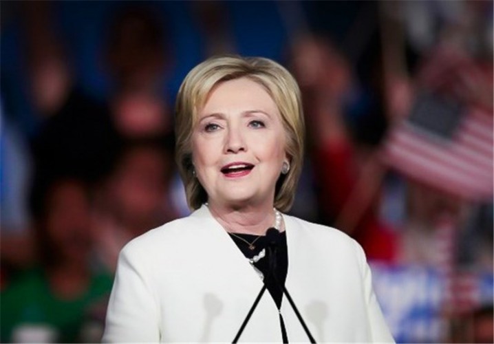 کلینتون رسما خواستار اعمال تحریم‌های بیشتر علیه ایران به‌دلیل شلیک دو فروند موشک بالستیک شده است