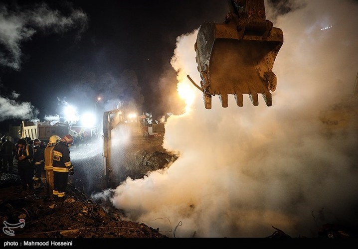 وضعیت در شمال‌غربی پلاسکو بحرانی است/ با آهن مذاب روبه‌رو شدیم/انتقال بیش از ۱۸ هزار تن آوار