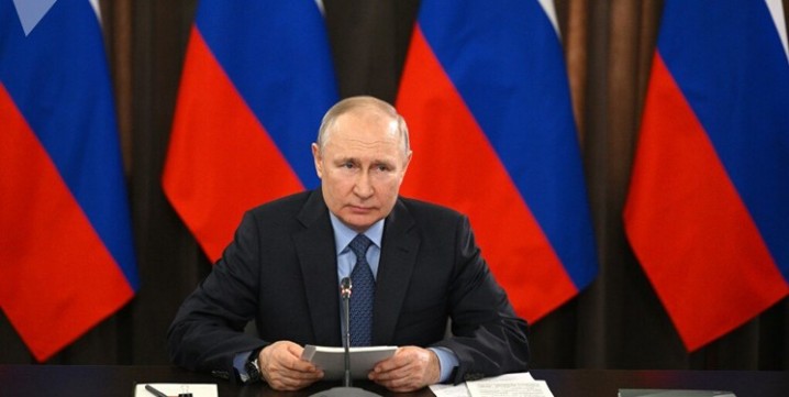 گروهی از نیروهای امنیتی روسیه عملیات کودتا در این کشور را آغاز کرده‌اند