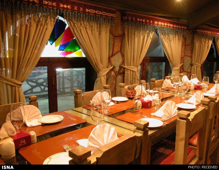 دریافت حق سرویس در رستوران‌ها غیرقانونی است