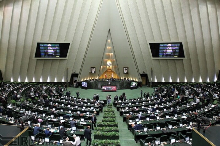 دولت از سرمایه گذاری مردمی برای اعطای خوراک پالایشگاهی حمایت می کند