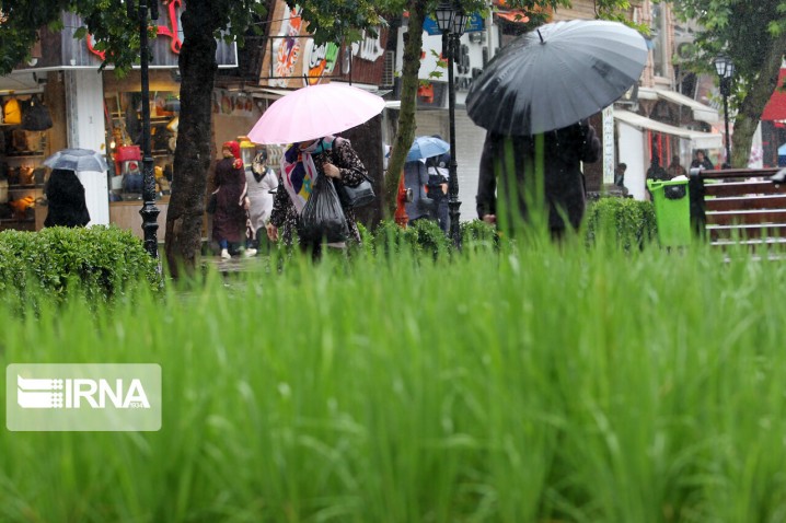 پیش بینی بارش باران و رعد و برق در ۴ استان/ دمای تهران به ۳۴ درجه می رسد