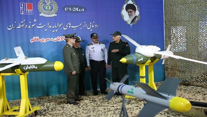 وزیر دفاع از بمب های هوشمند هدایت شونده رونمایی کرد