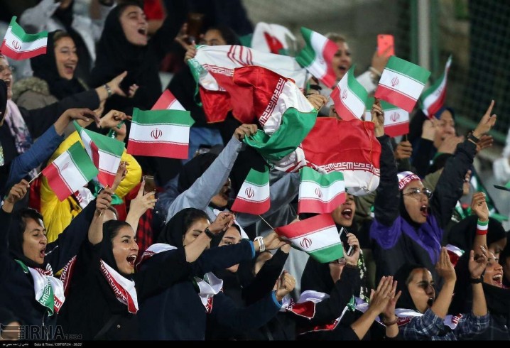 حضور زنان در ورزشگاه ها نشان از رشد عاطفی جامعه است