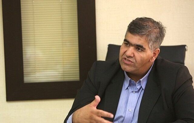 چرا شاخص بورس نزولی شد؟/ سهامداران نباید تصمیمات هیجانی بگیرند