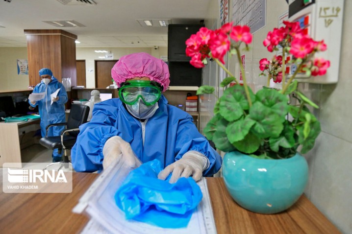 پیش‌بینی برای همه‌گیری موج جدید کرونا در کشور زود است/ معدوم‌سازی واکسن‌های تاریخ گذشته