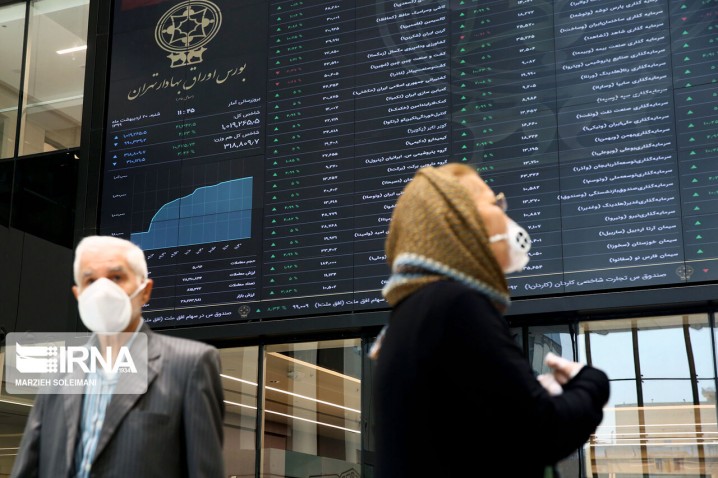 نوسانات در بازار سرمایه طبیعی است/ نگاه حمایتی دولت سهامداران را به آینده بورس امیدوار می‌کند