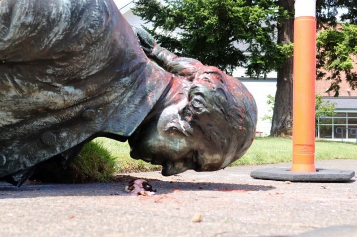 فروپاشی نمادهای نژادپرستی؛ زنگ خطر برای ترامپ