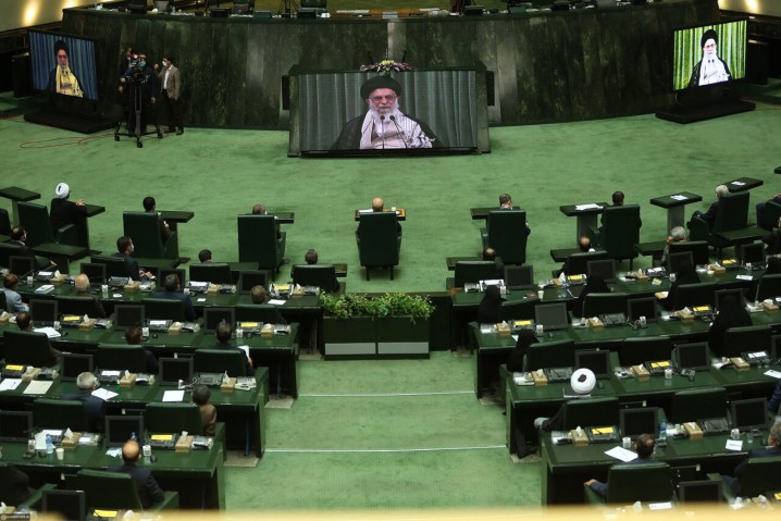 نماینده مجلس: بیانات رهبر انقلاب را سرلوحه کار قرار می‌دهیم