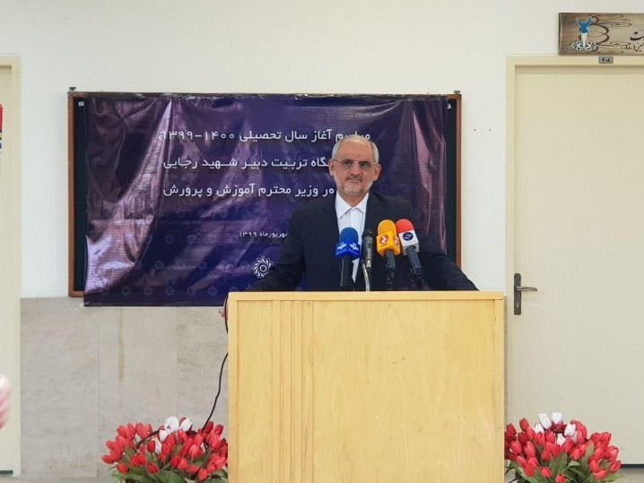 منتقدان بازگشایی مدارس راه حل ارایه کنند