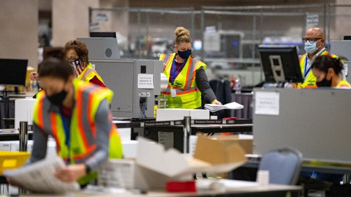 هشدار مقام‌های آمریکایی درباره عواقب تاخیر در شمارش آرا