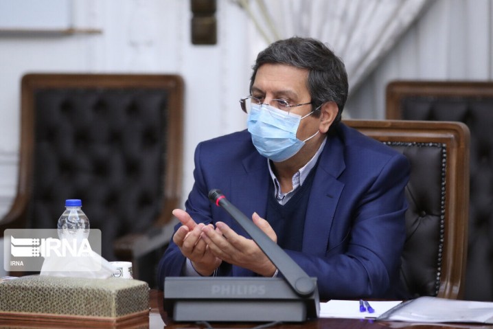 همتی: توزیع ارز ۴۲۰۰ تومانی به درستی اجرا نشد