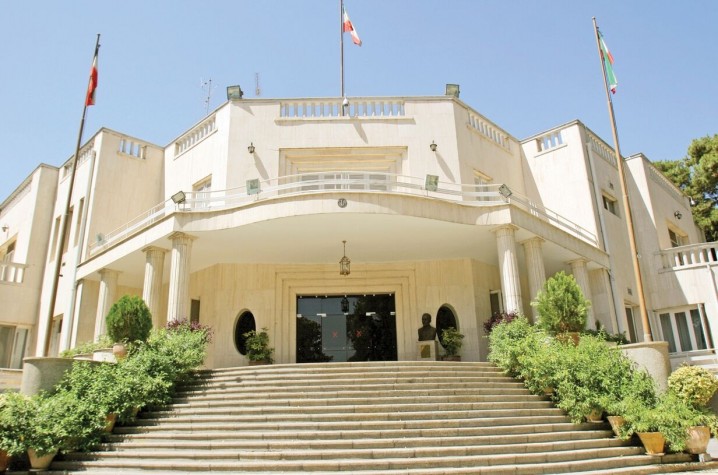 دولت‌ ها، تکه‌ هایی از تاریخ انقلاب