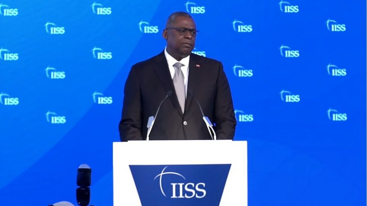 وزیر دفاع آمریکا خود را به فراموشی زد