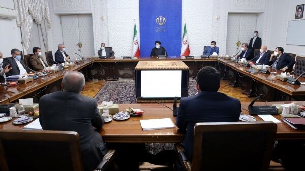 رییس‌جمهور دستگاه‌های اجرایی را به پرداخت فوری عیدی بازنشسته‌ها ملزم کرد