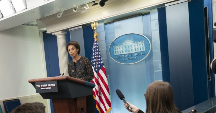 کاخ سفید در حال ارزیابی تاثیر توقف واردات نفت روسیه