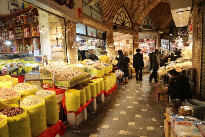 دولت بازار شب عید را به خوبی کنترل کرد/ رئیسی در مسیر خنثی‌سازی تحریم‌ها حرکت می‌کند