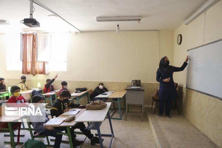 گزارش دیرهنگام مجلس درباره حقوق فرهنگیان؛ از تاخیر در رتبه‌بندی تا بی‌نظمی در پرداخت