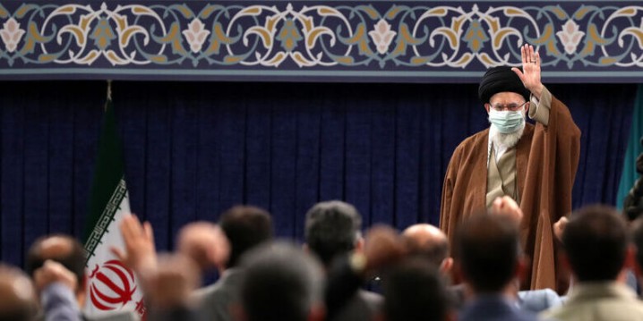 جمعی از کارگران سراسر کشور با رهبر انقلاب دیدار کردند