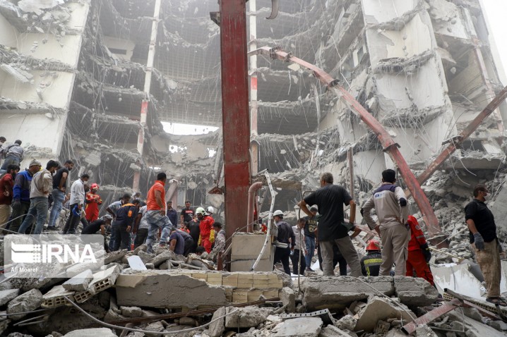 آخرین خبر از ریزش ساختمان در آبادان/ آغاز آواربرداری متروپل با مدیریت وزیر کشور + فیلم و دستگیری ۱۰ نفر از عوامل