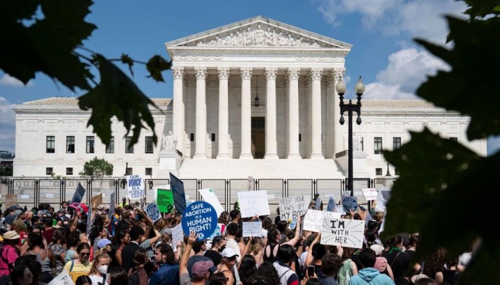 دستگیری فردی در آمریکا به علت تهدید تروریستی علیه دادگاه عالی