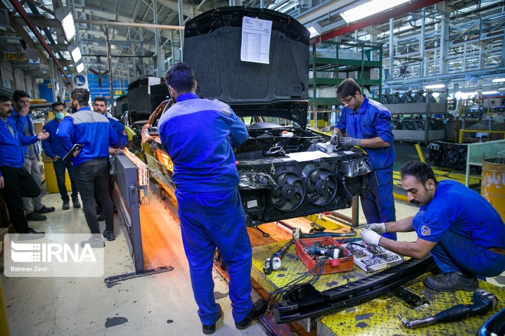 عرضه خودرو در بورس مانع رانت‌خواری است/ لزوم رفع مشکلات تولید