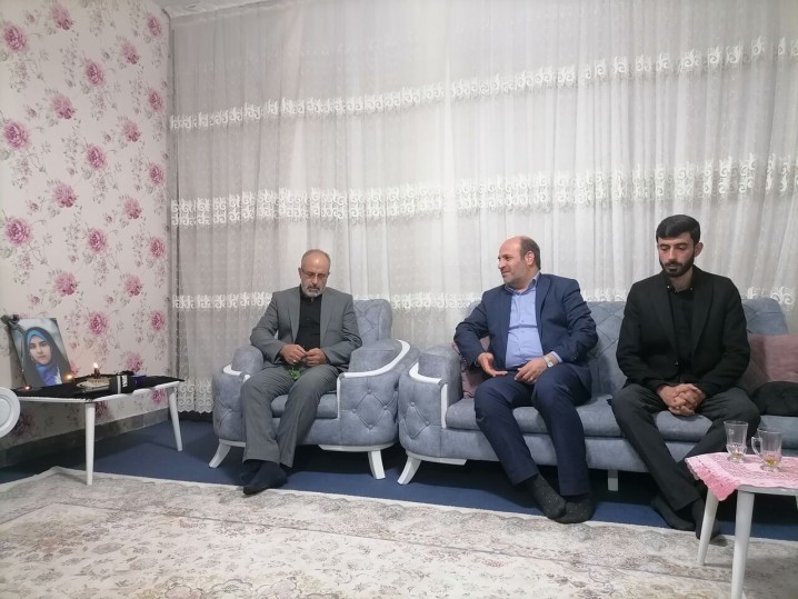 فوت دخترم هیچ ارتباطی با مسمومیت دانش‌آموزان قمی ندارد