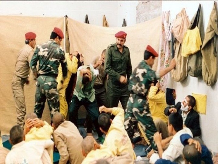 نگهبانی با آینه در اسارت