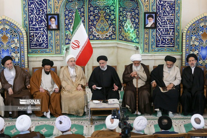 راه روشن انقلاب را با جدیت دنبال کنید/ کشور نیازمند آرمان‌خواهی، امید و عقلانیت است