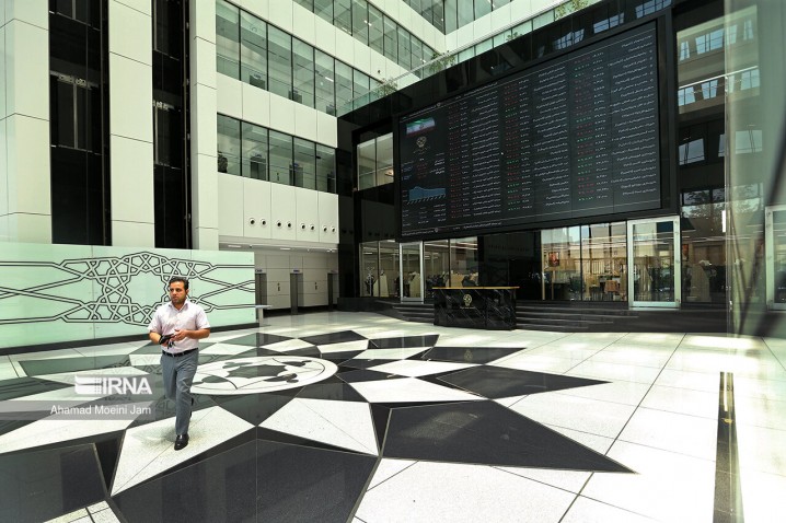 رفتار بازار تابع تصمیمات بانک مرکزی و جهت حرکت ارز است