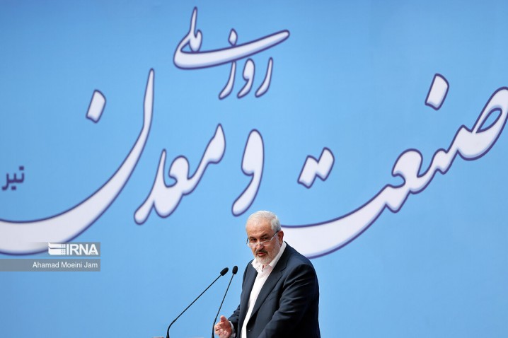 وزیر صمت: معتقد به بازار رقابتی هستم/ باید به سمت تک نرخی شدن ارز حرکت کنیم