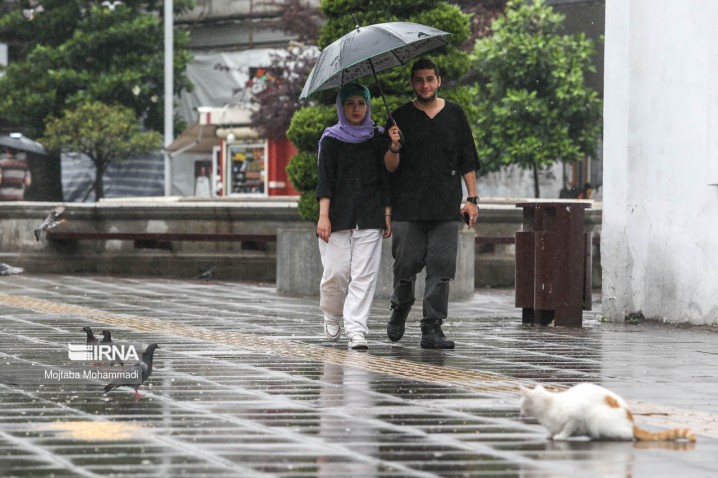 رگبار پراکنده در گیلان/ تداوم گردوخاک در شرق کشور