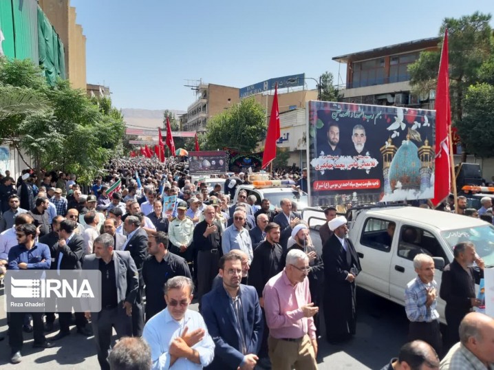 تشییع پیکر شهدای حرم شاهچراغ (ع) با حضور گسترده مردم شیراز