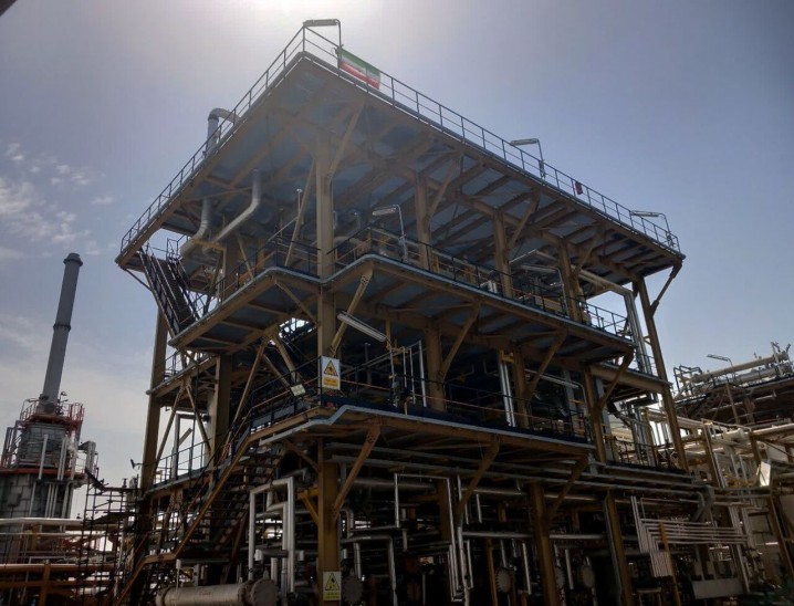 وزیر صمت پالایشگاه «روغن سازی پایا» در بندرعباس را افتتاح کرد 