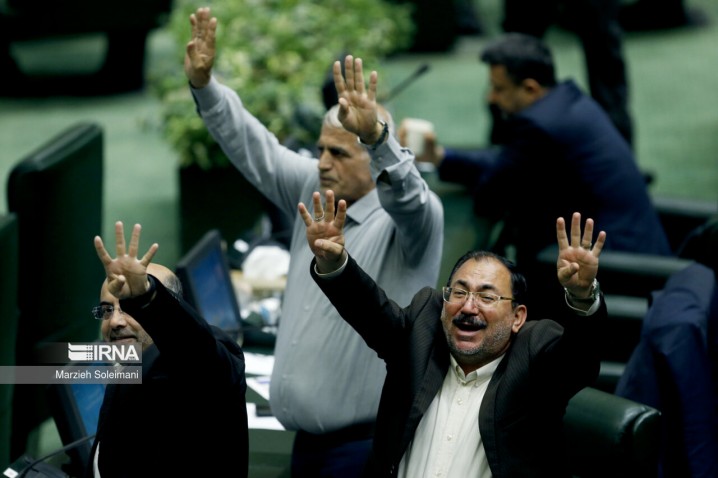 مجلس با تعطیلی شنبه‌ها موافقت کرد