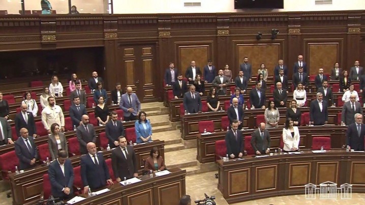 یک دقیقه سکوت مجلس ارمنستان به احترام شهدای ایران