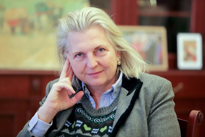 برای وقوع انقلاب رنگی باید ابتدا مردم را تغییر داد