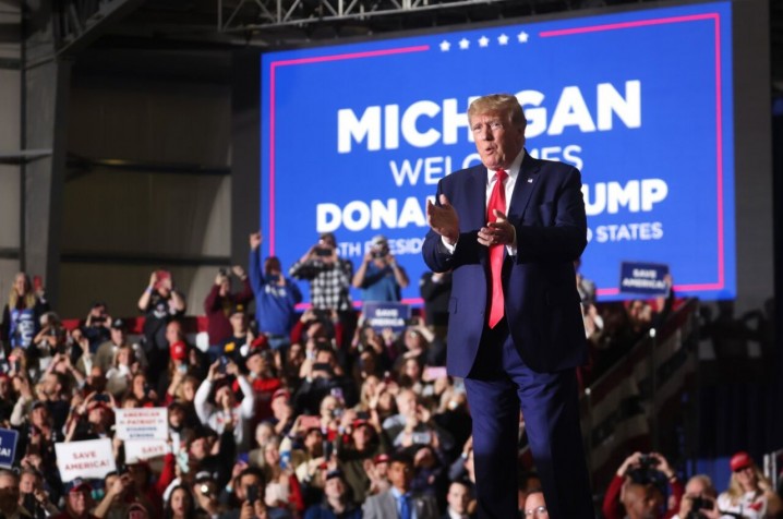 ترامپ ادعا کرد قصد آسیب زدن به مردم ایران را نداشته است