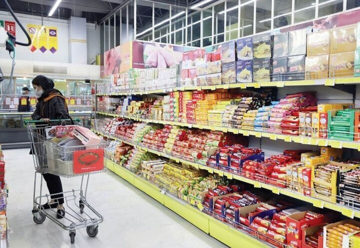 برخی کالاهای اساسی با وجود تخصیص ارز ترجیحی، در بازار با نرخ آزاد عرضه می‌شوند