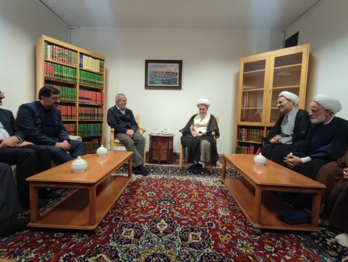 رئیس جمهور به دیدار آیت الله سبحانی رفت