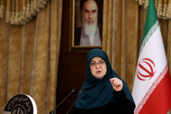 مهاجرانی: ۷۰۰ کیلوگرم شمش طلای استاندارد وارد کشور شد/ تورم را انکار نمی‌کنیم