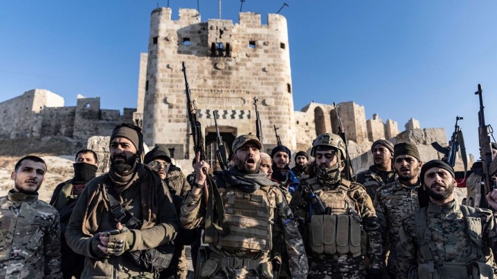 مشاور ارشد ترامپ: مشاهده پهپادهای ناشناس در آمریکا حاکی از شکاف امنیتی است