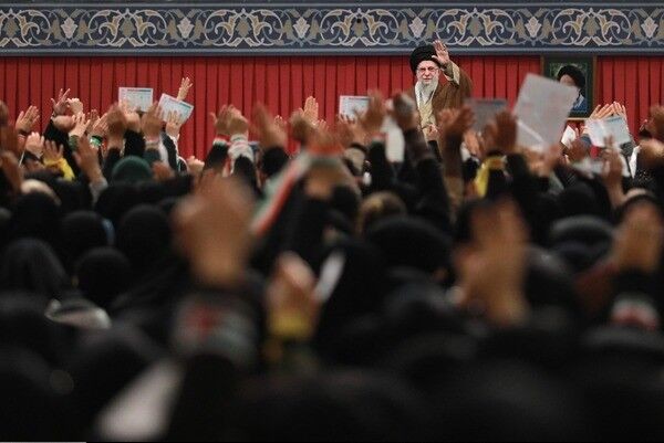 رهبر انقلاب: حضرت زهرا (س)، الگوی جاودان زن مسلمان در عبادت، سیاست، تربیت و زندگی است