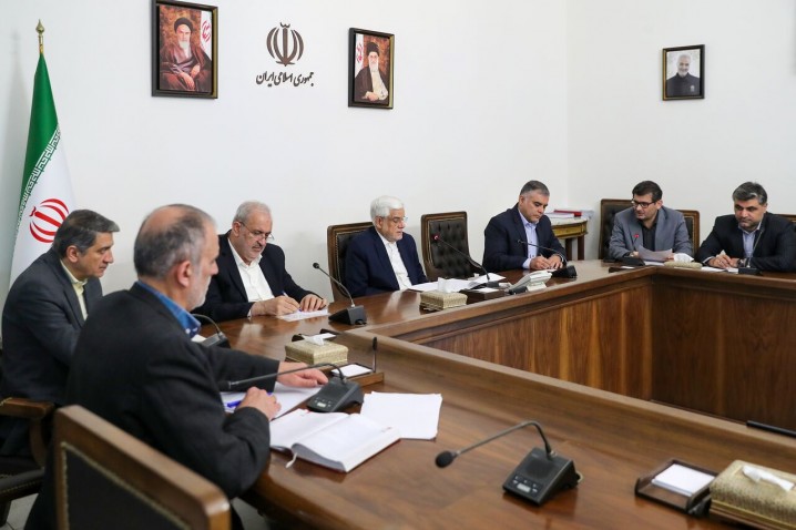 عارف: تلاش میکنیم ایران به مرکز مبادلات انرژی منطقه تبدیل شود