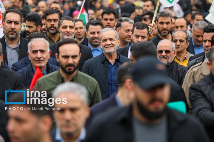 عضو جامعه مدرسین: مواضع رئیس جمهور در مقابل دشمنان مقتدرانه و تحسین برانگیز است