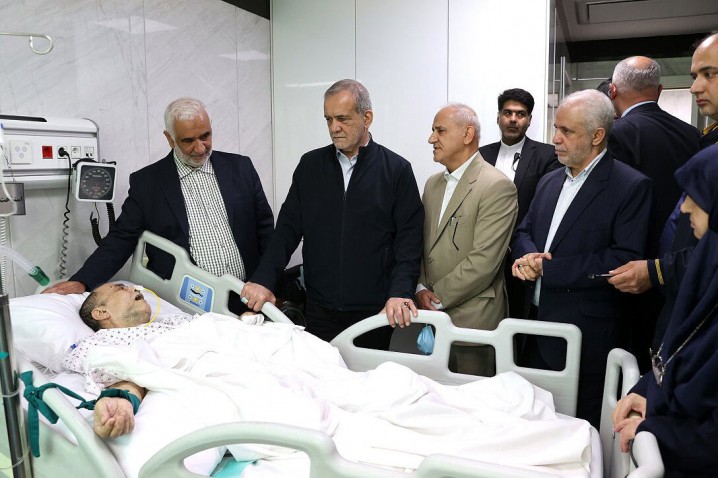 پزشکیان به عیادت مجتبی رحماندوست رفت