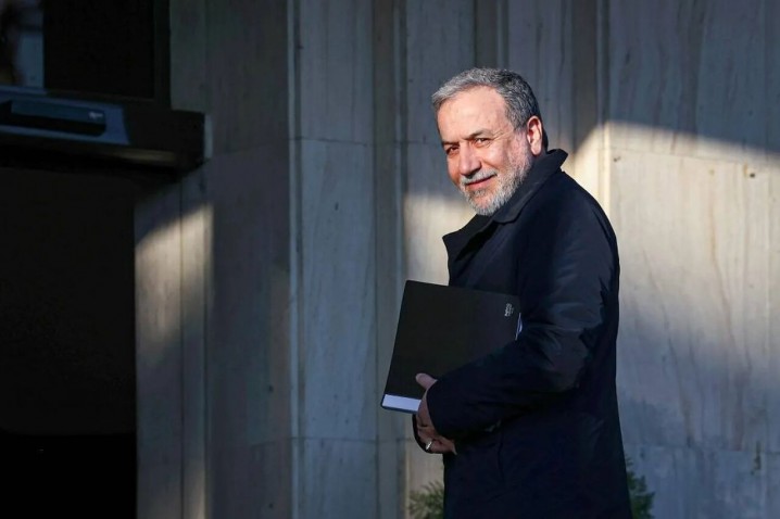 تکمیل ضلع سوم دیپلماسی در عمان/ پیشبرد سه جبهه مذاکراتی توسط وزارت‌خارجه