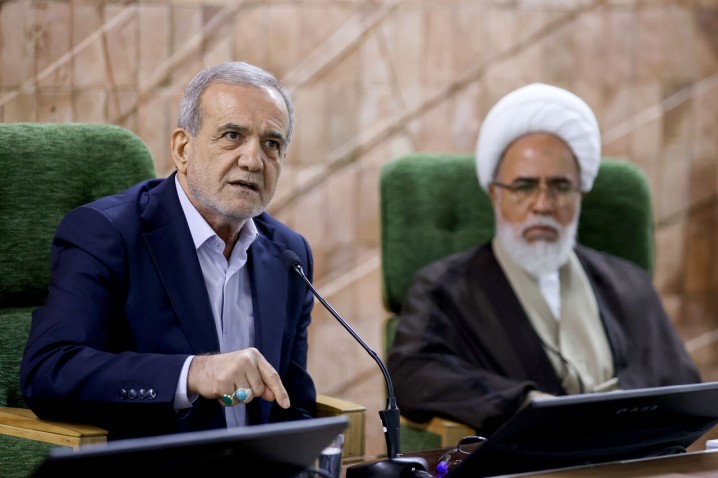 پزشکیان: اصولگرای محکمی هستم و با تمام وجود به اصلاحات معتقدم